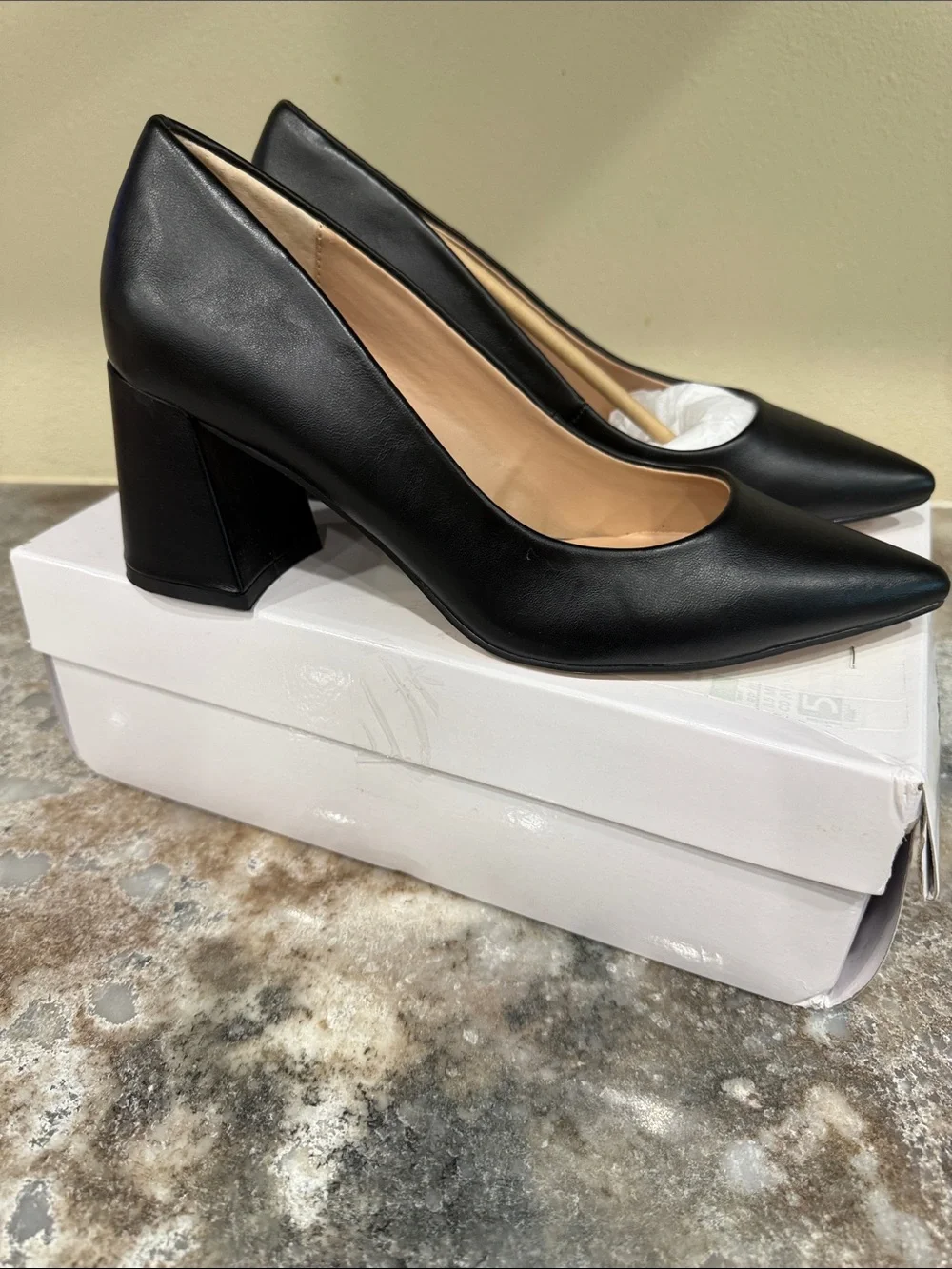 Charles David Black Pointed Leather Pumps
